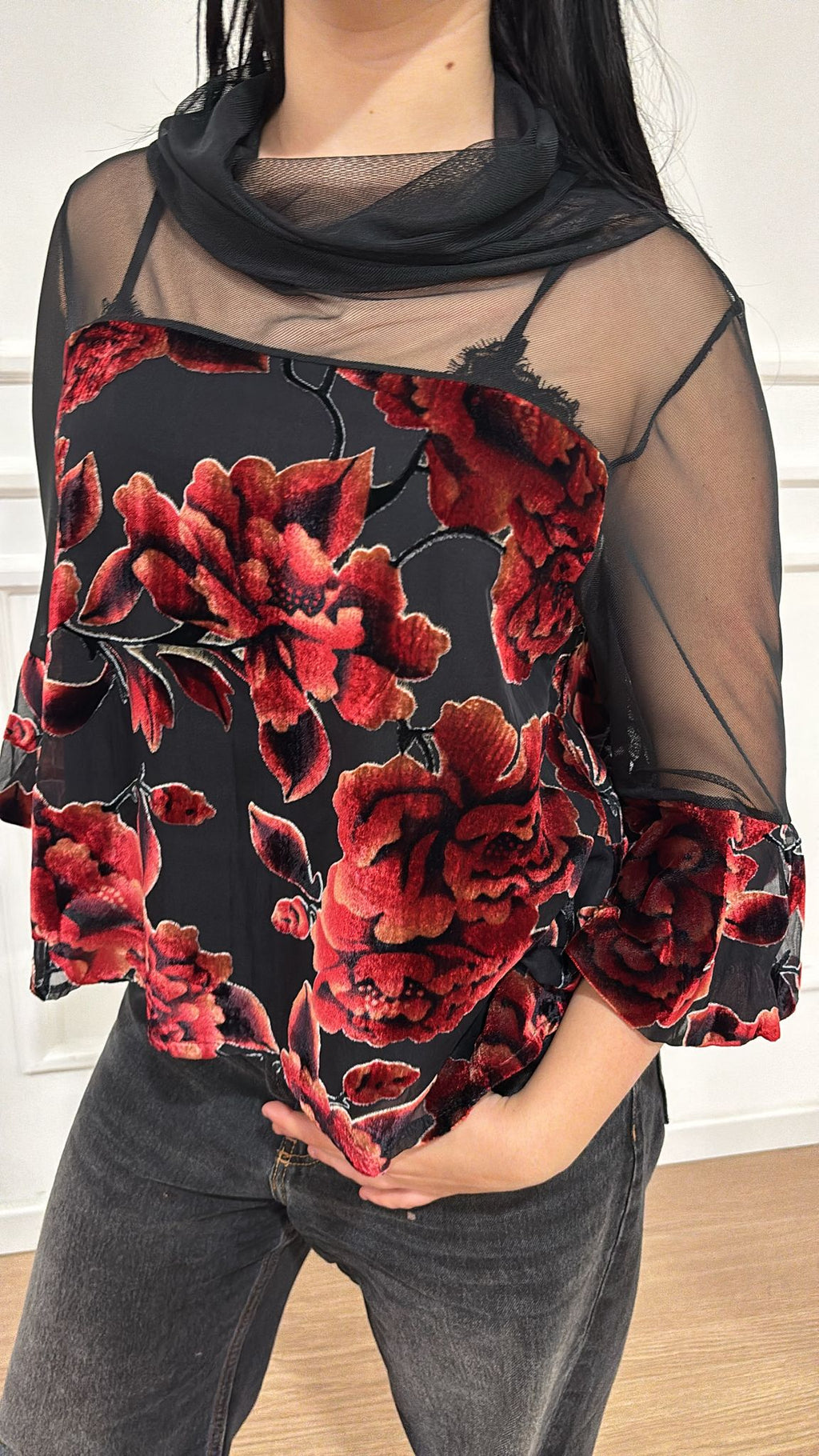 Blusa scollo a ciambella Le Streghe A25DL110