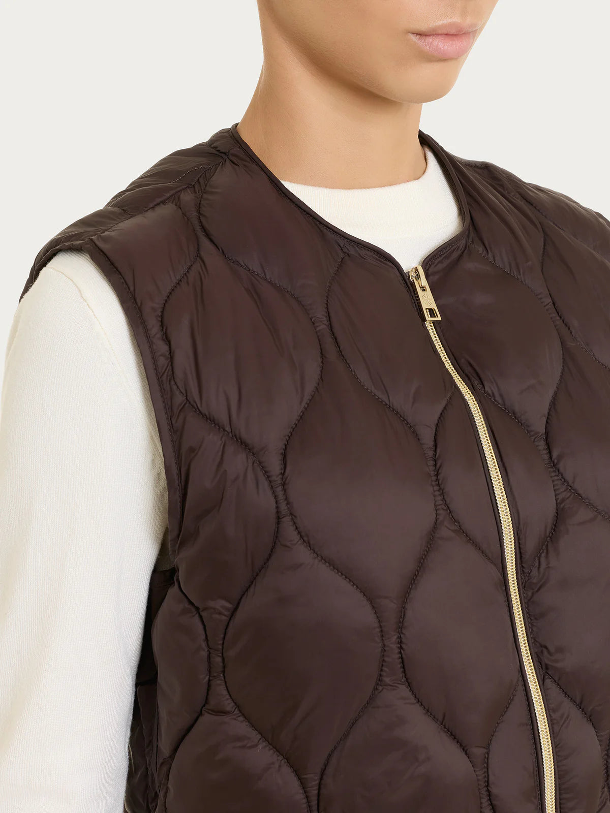 Piumino leggero smanicato Ragno DP02KS