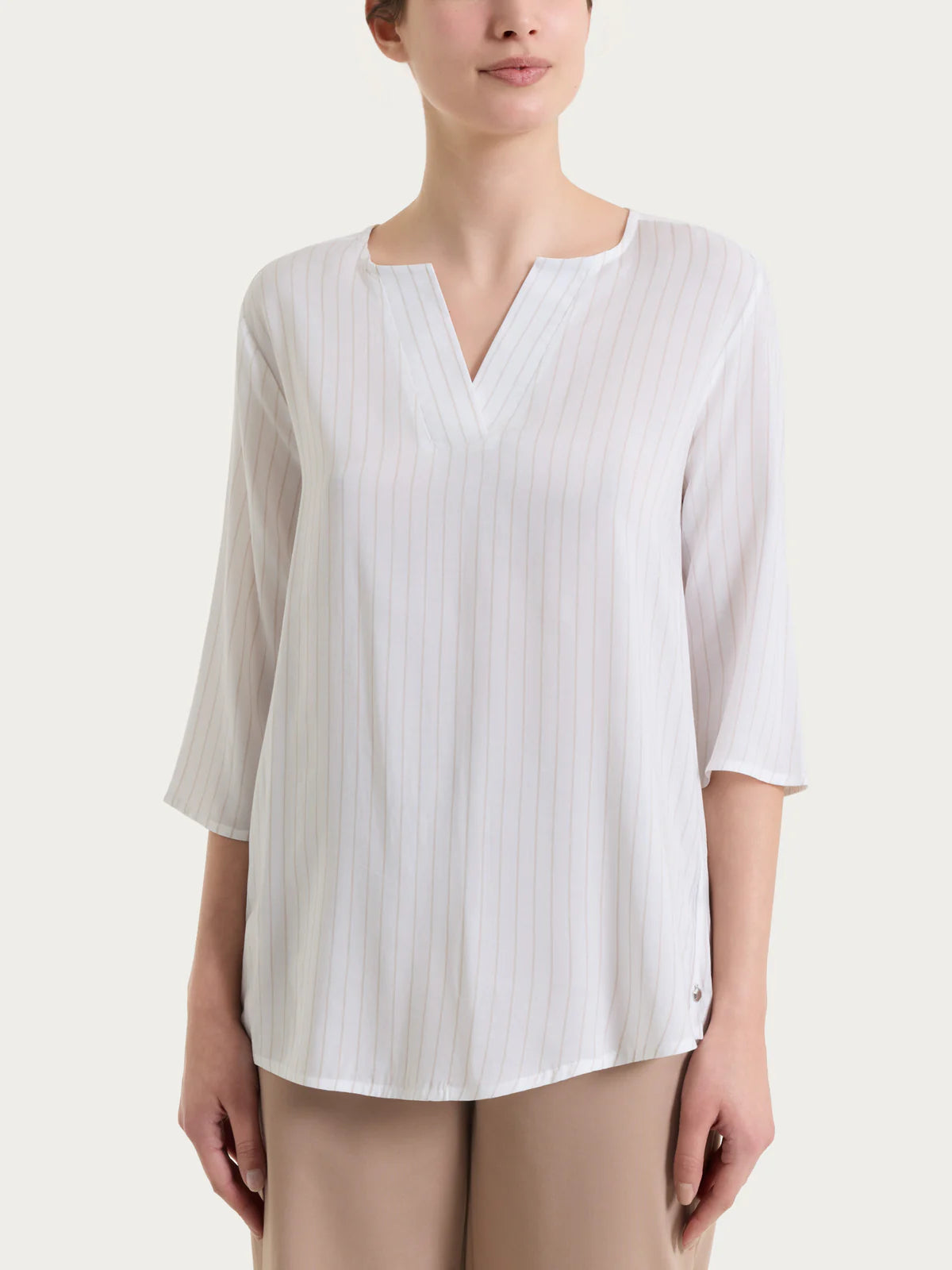 Blusa con scollo a V Ragno DS57SW