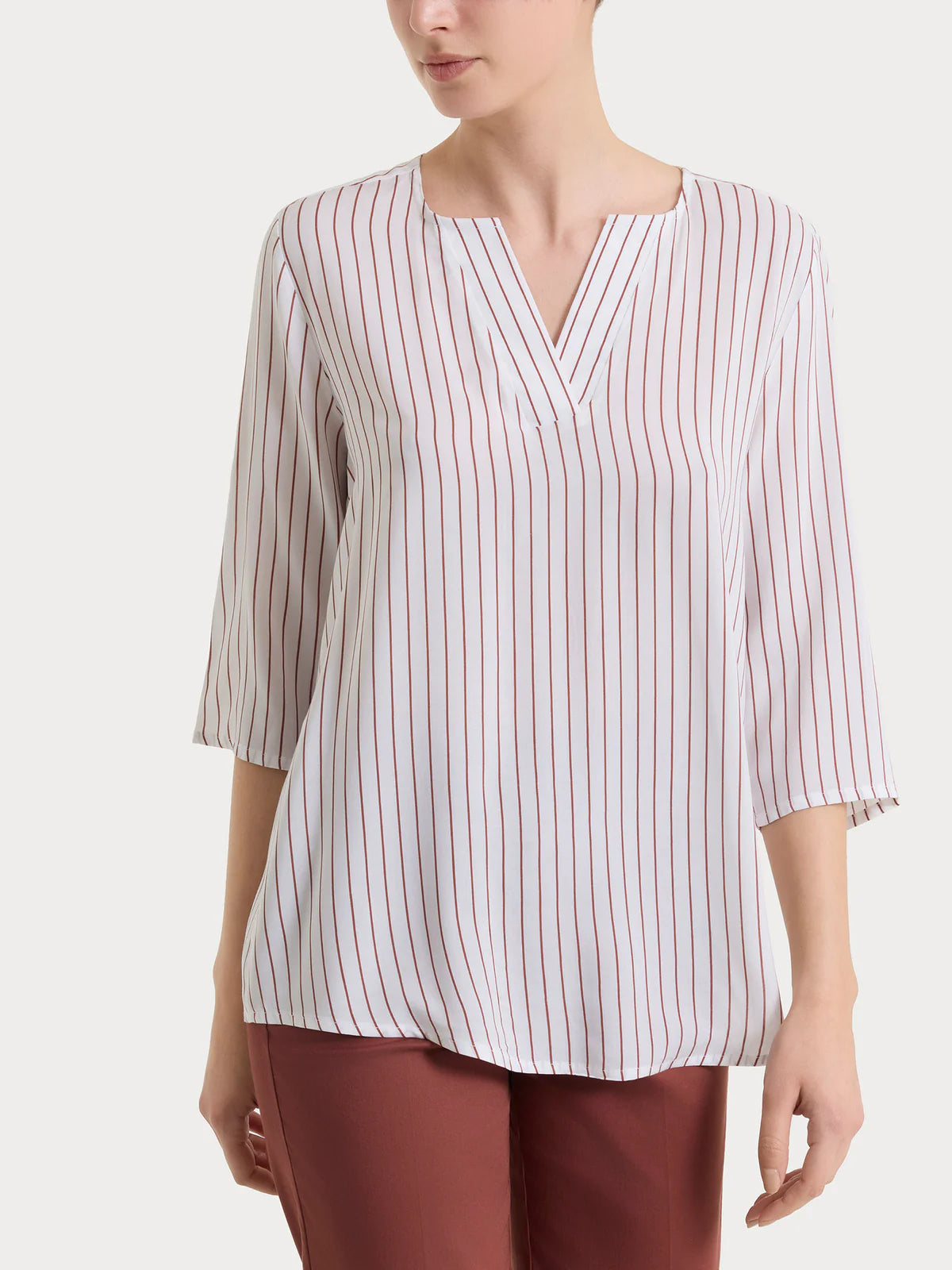 Blusa con scollo a V Ragno DS57SW
