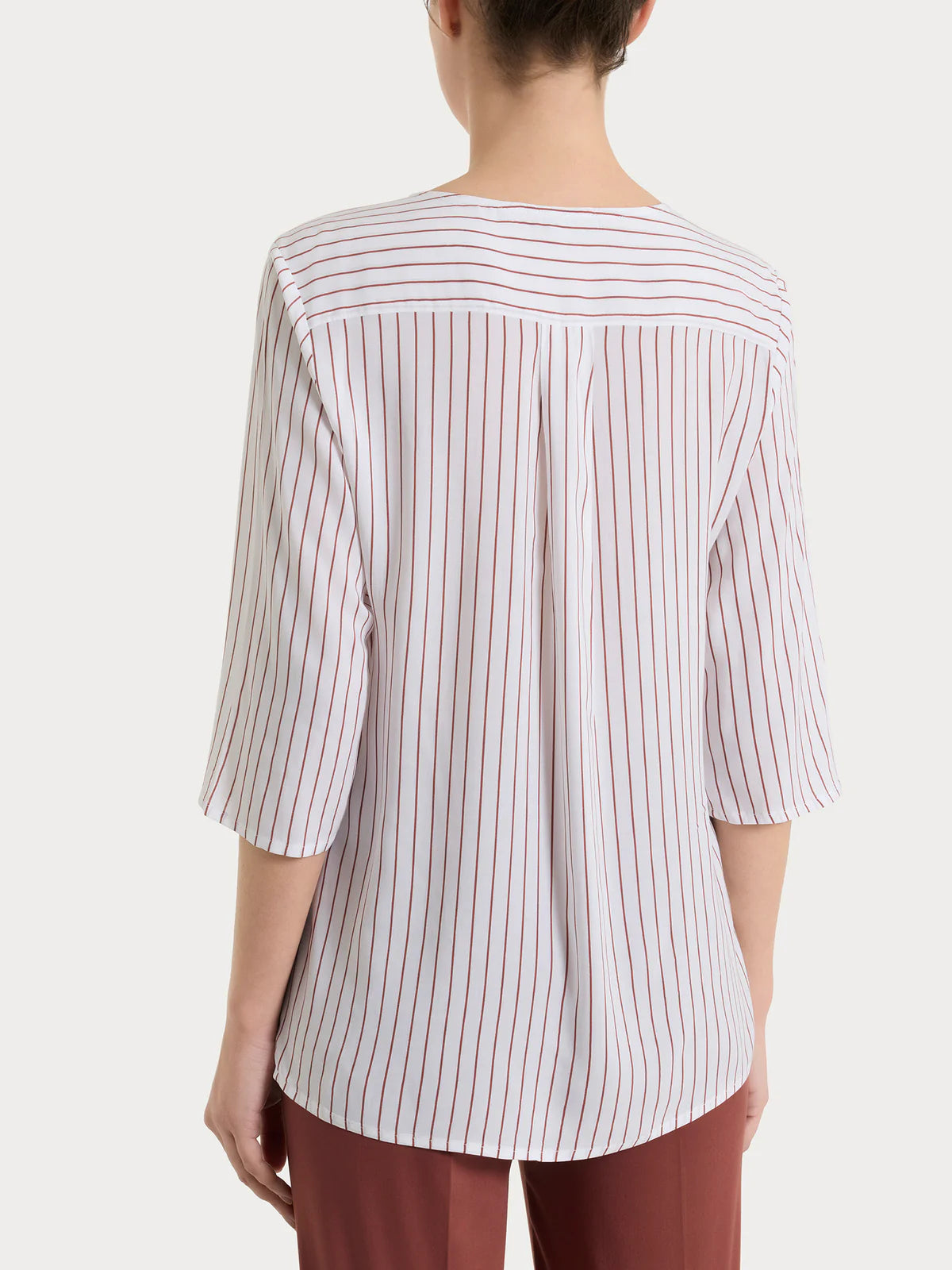 Blusa con scollo a V Ragno DS57SW
