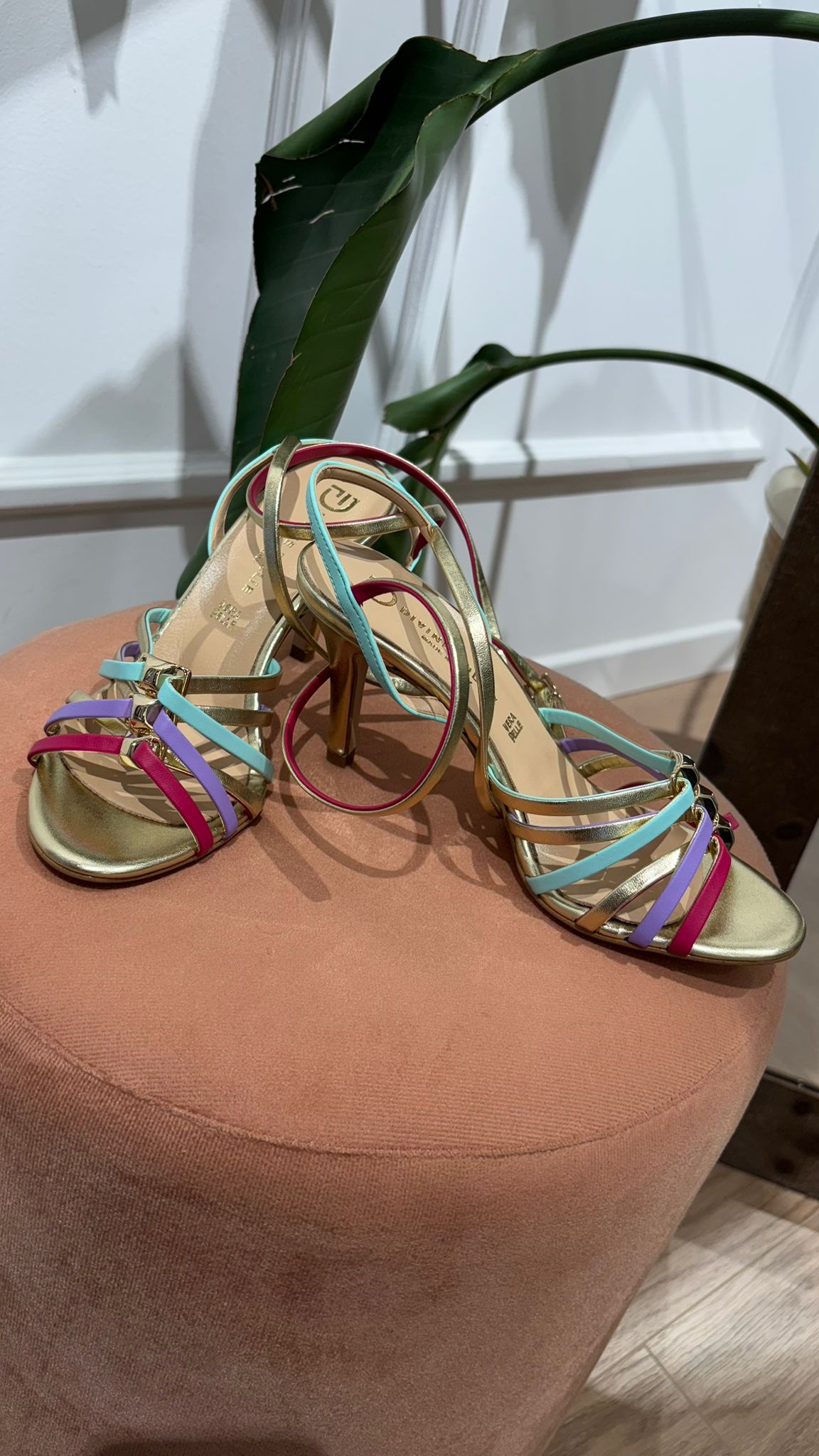 Sandalo 8054 Divine Follie fuxia/nero