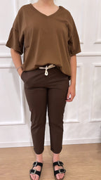 T-shirt Vicolo over a V
