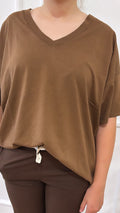 T-shirt Vicolo over a V