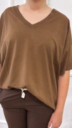 T-shirt Vicolo over a V