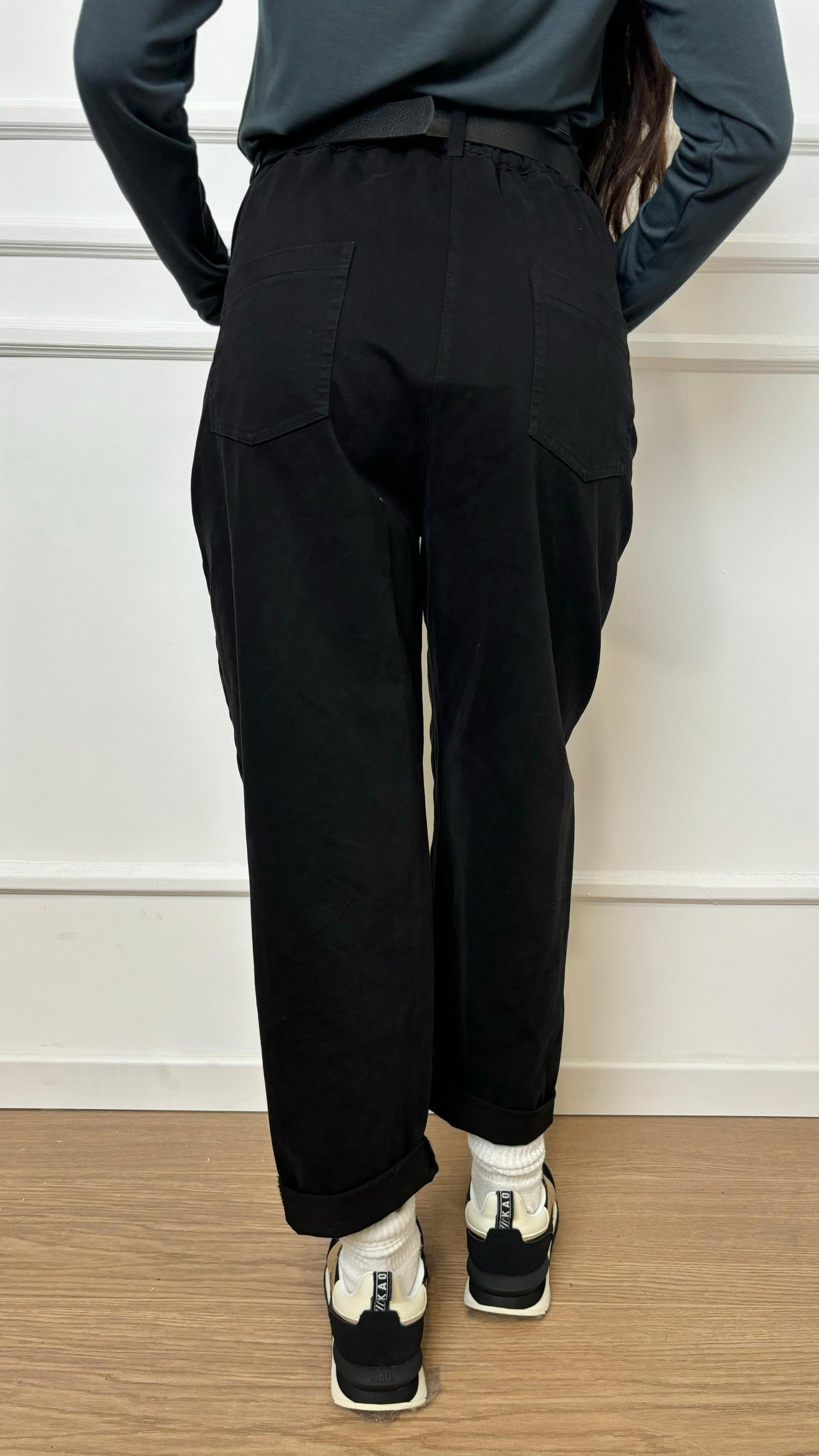 Pantalone con cintura A24CA202 Le Streghe nero