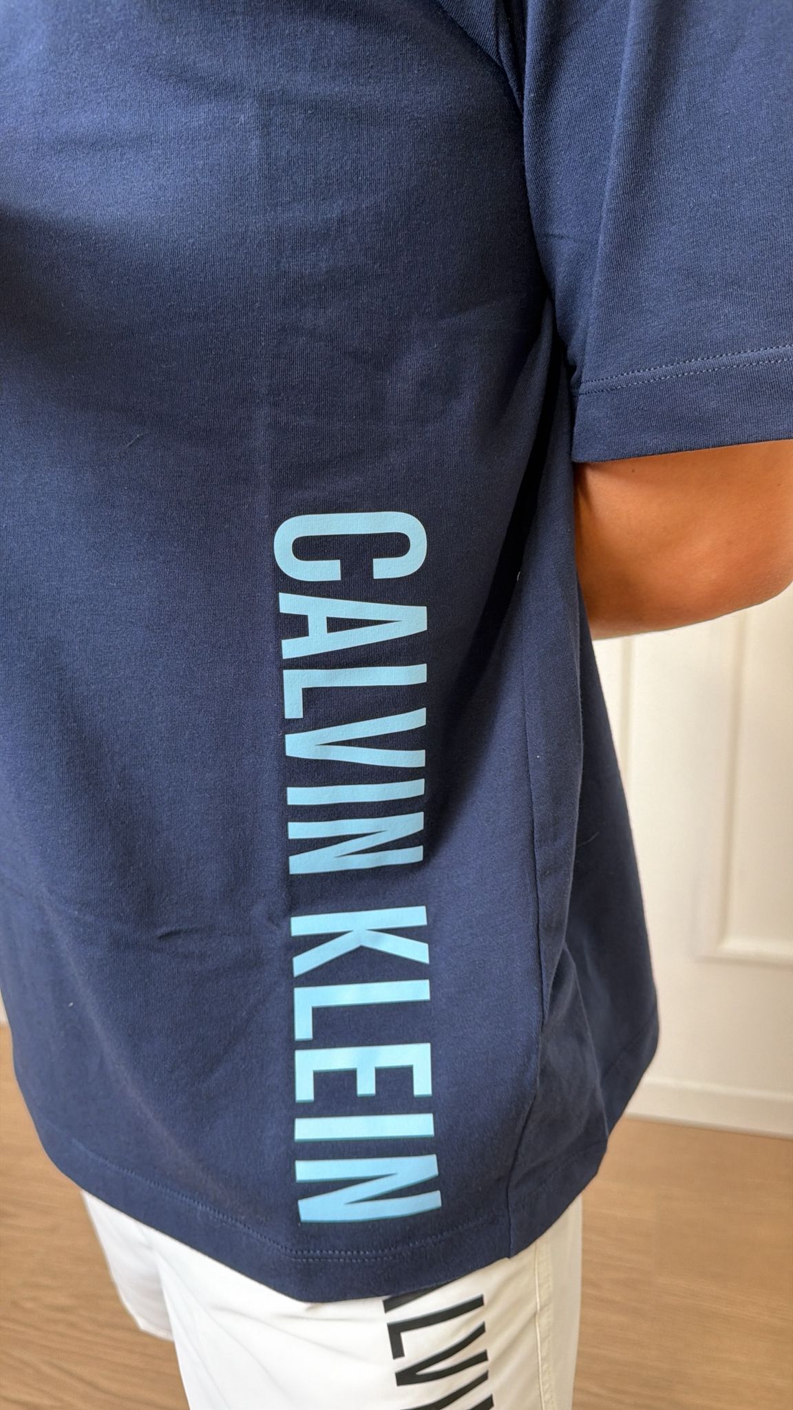 T-shirt scritta Calvin Klein LV00NM3019
