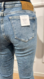 Calvin Klein J20J22402 1BY mid rise skinny jeans